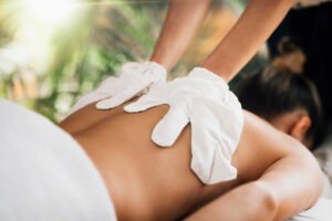 Anwendung: Garshan Seidenhandschuh-Massage